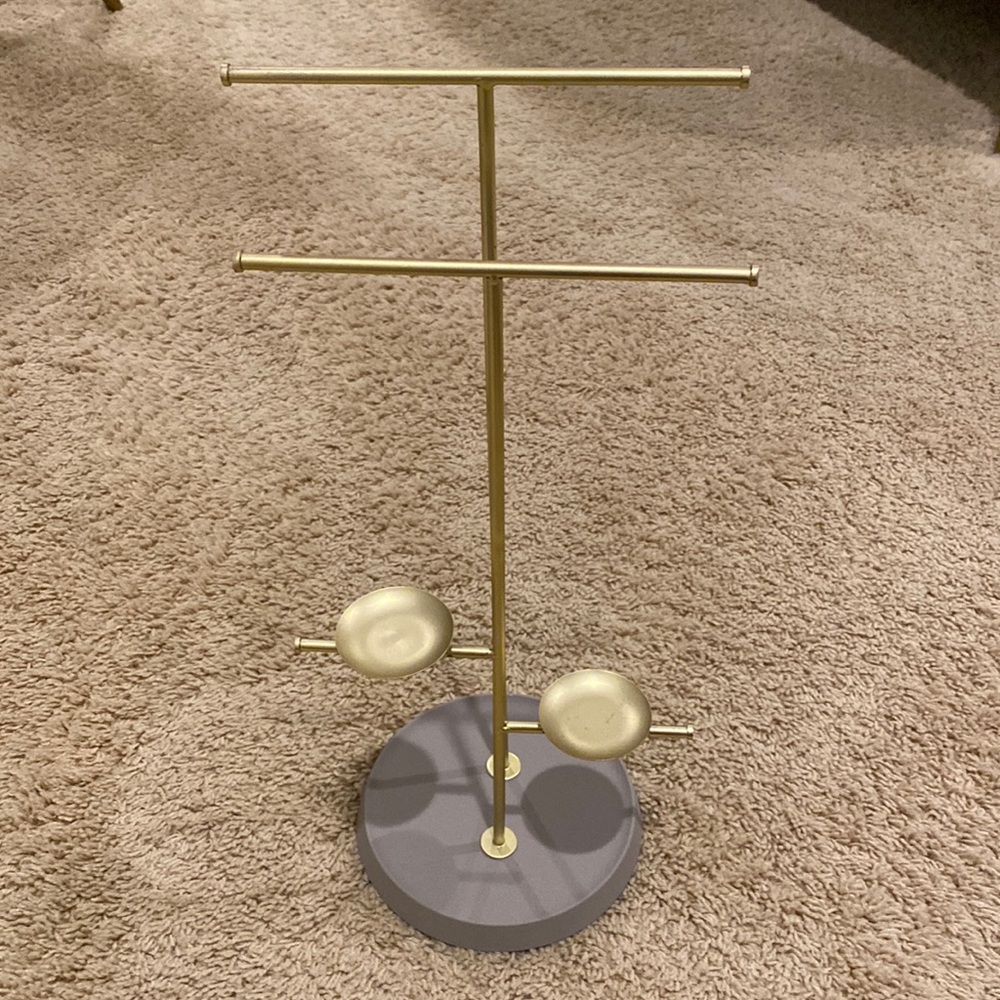 Jewelry stand (like new!)